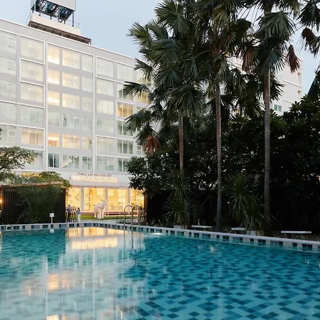 Sunday Platinum Suites